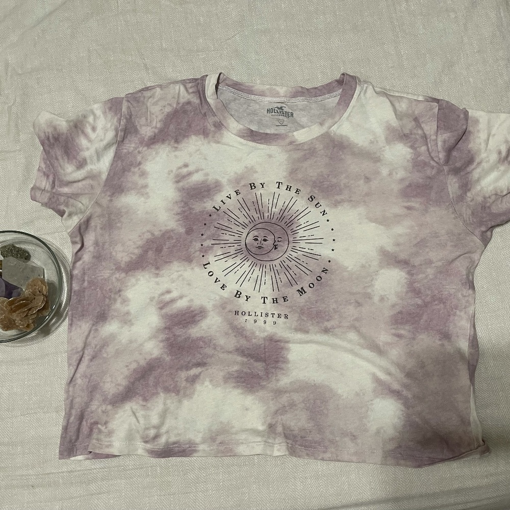 Hollister graphic tee